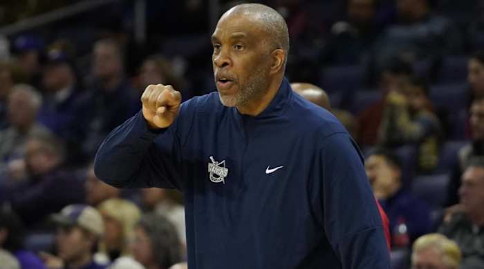 Detroit Mercy head coach Mike Davis calls out a play in a game.